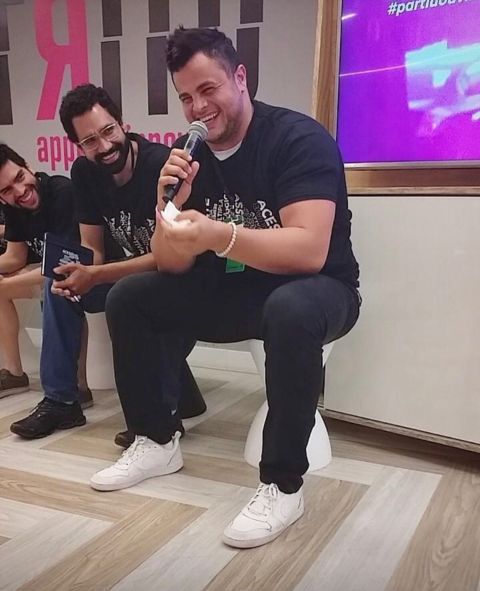 Danilo Marcello respondendo à banca no Startup Weekend Smart City